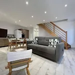 Casa vacanze Maison Rénovée 2024 à 2 Pas De La – 8 Couchages, Wifi, Terrasse, Proche Pistes Cyclables - Fr-1-246a-283 *