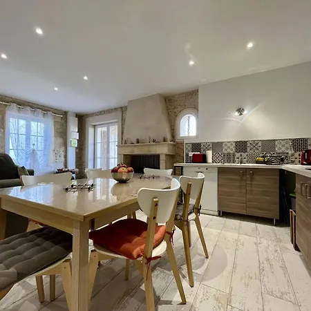 Maison Rénovée 2024 à 2 Pas De La – 8 Couchages, Wifi, Terrasse, Proche Pistes Cyclables - Fr-1-246a-283 *