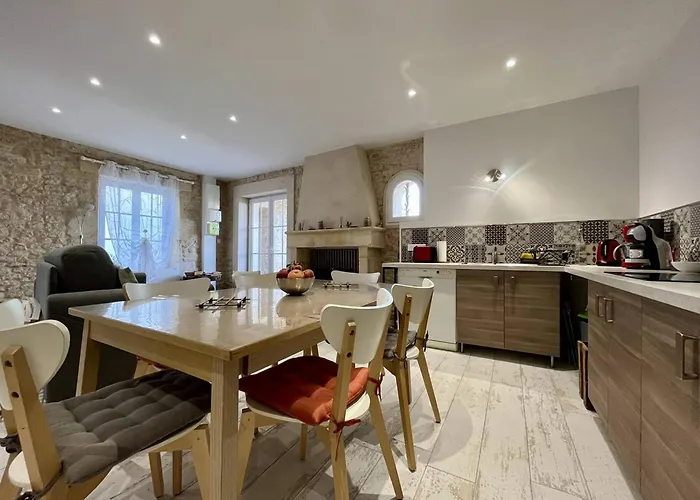 Maison Rénovée 2024 à 2 Pas De La – 8 Couchages, Wifi, Terrasse, Proche Pistes Cyclables - Fr-1-246a-283 *