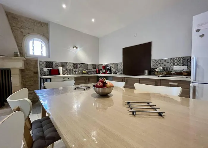 Maison Rénovée 2024 à 2 Pas De La – 8 Couchages, Wifi, Terrasse, Proche Pistes Cyclables - Fr-1-246a-283 *