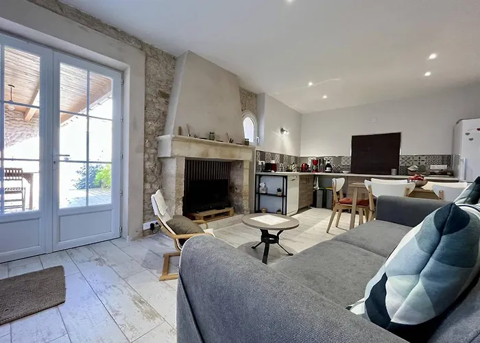 Maison Rénovée 2024 à 2 Pas De La – 8 Couchages, Wifi, Terrasse, Proche Pistes Cyclables - Fr-1-246a-283